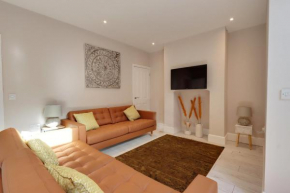 Beautiful, 3 Bedroom Terrace, 2 minutes walk from Chester train station.